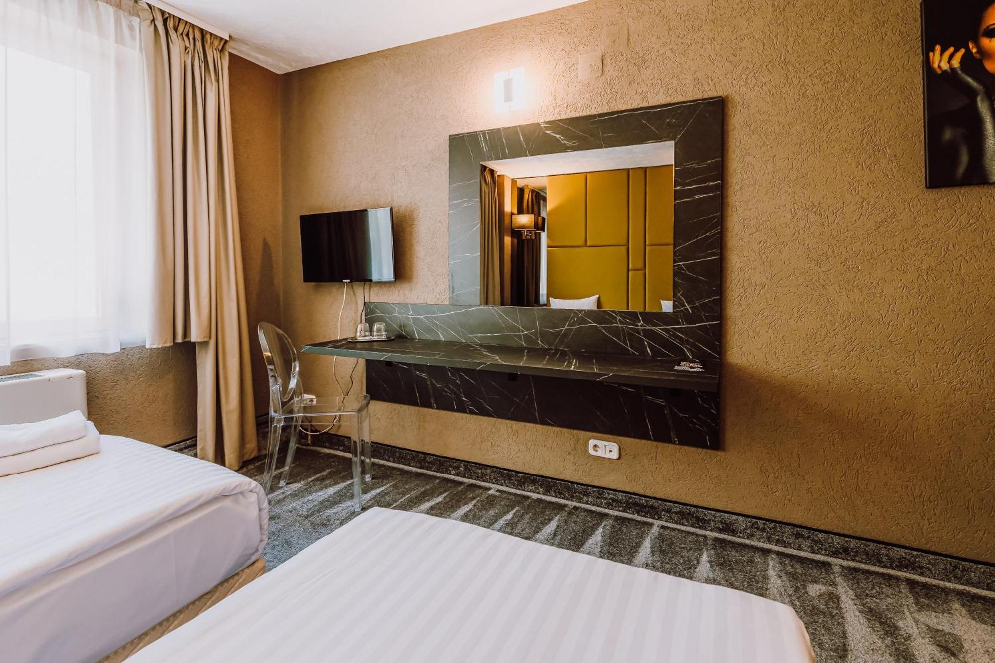 Hotel Ciao Тиргу-Муреш Екстер'єр фото